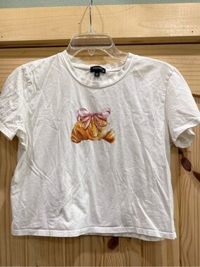 Women’s White Tee with Croissant Bow‎ Graphic